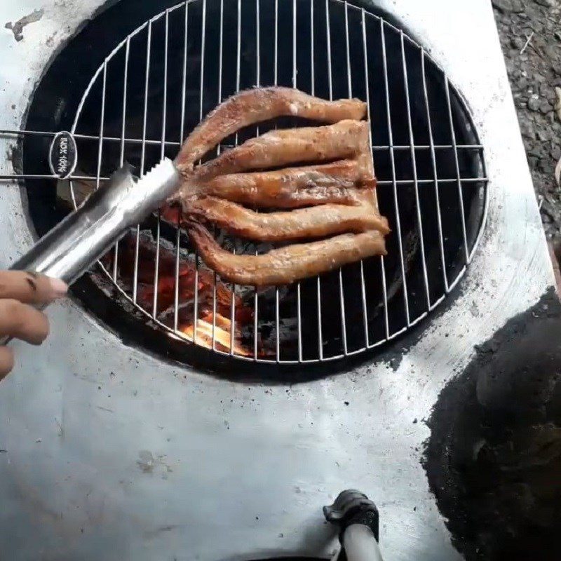 Step 2 Grilling dried fish for dried catfish salad