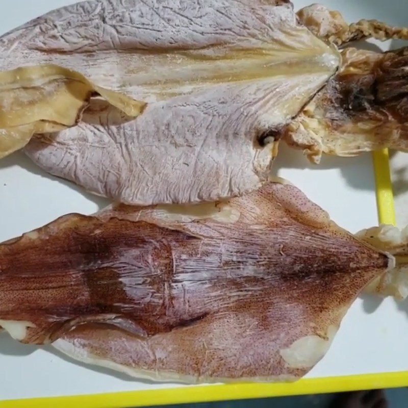 Step 1 Grilling dried squid Grilled dried squid