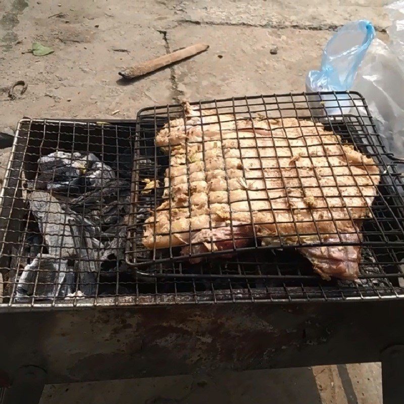 Step 3 Grilling duck Grilled duck with galangal and fermented rice