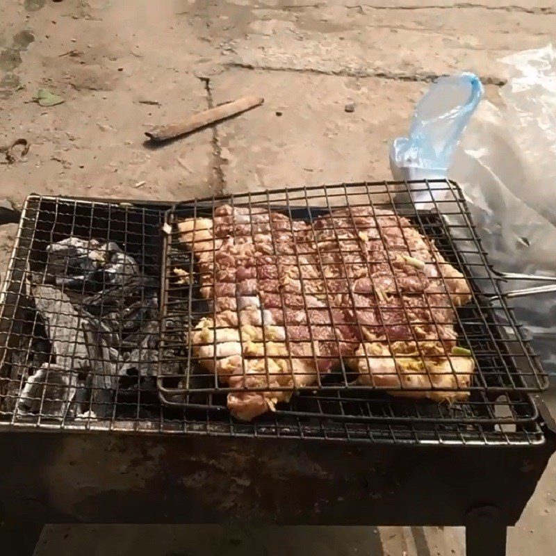 Step 3 Grilling duck Grilled duck with galangal and fermented rice