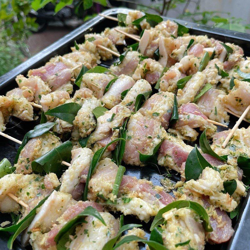 Step 3 Grilling meat Meat skewers with mắc mật leaves