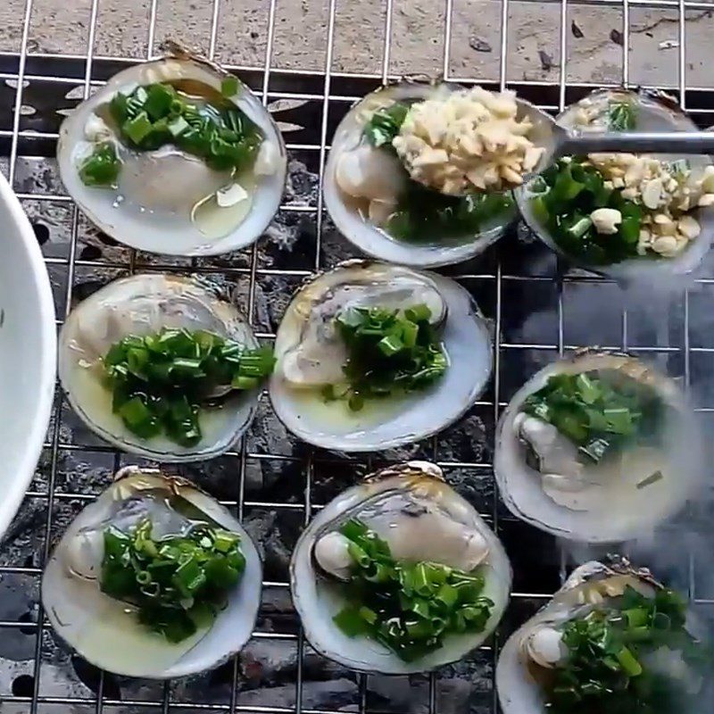 Step 4 Grilling clams Grilled scallion oil clams