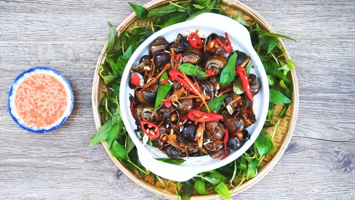 Stir-Fried Snails with Lemongrass and Chili