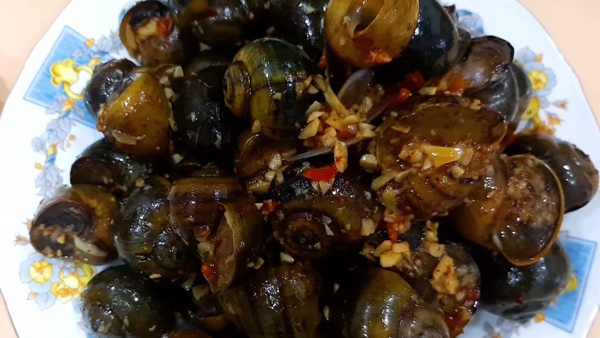 Sautéed Snail with Garlic