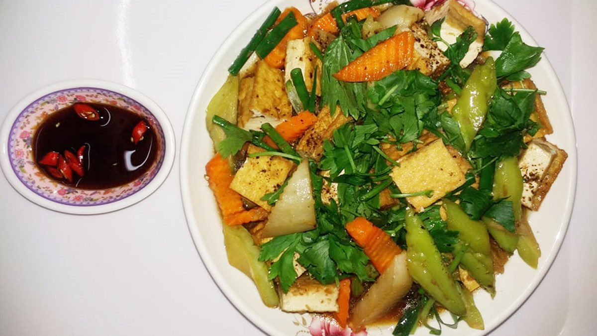 3 Ways to Make Crispy, Delicious, and Simple Vegetarian Stir-Fried Vegetables 14 Stir-fried carrot and bitter melon