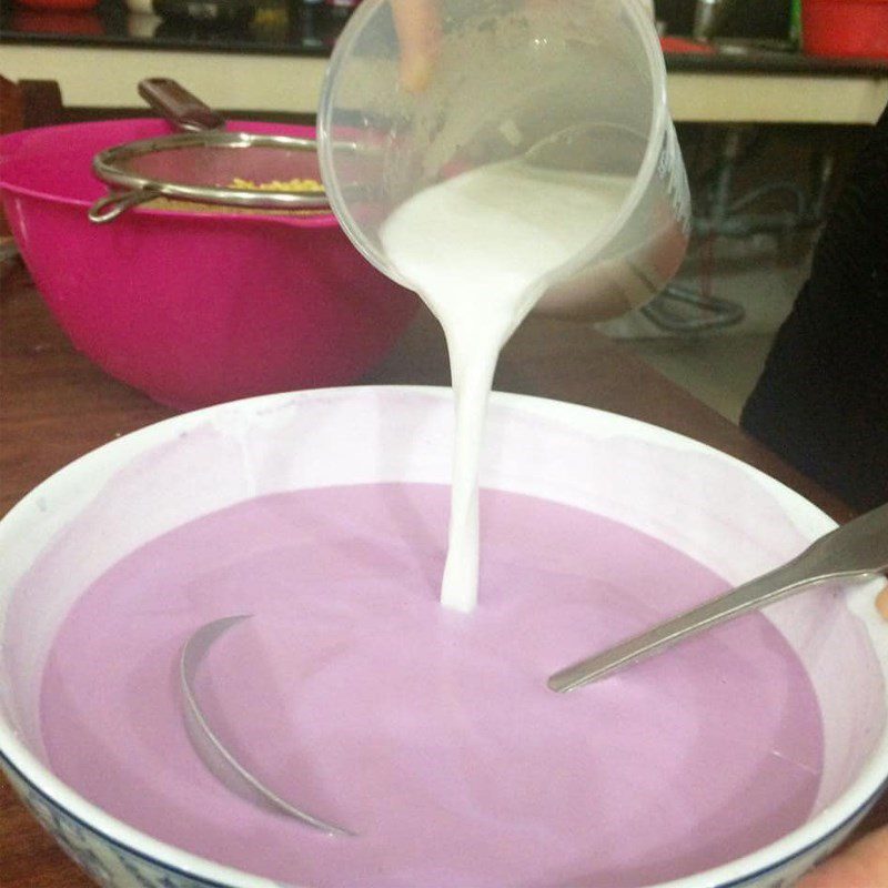 Step 3 Mixing the Sweet Rice Flour for Southern Vietnamese Cake