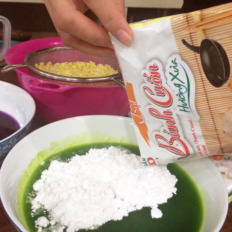 Step 3 Mixing the Sweet Rice Flour for Southern Vietnamese Cake