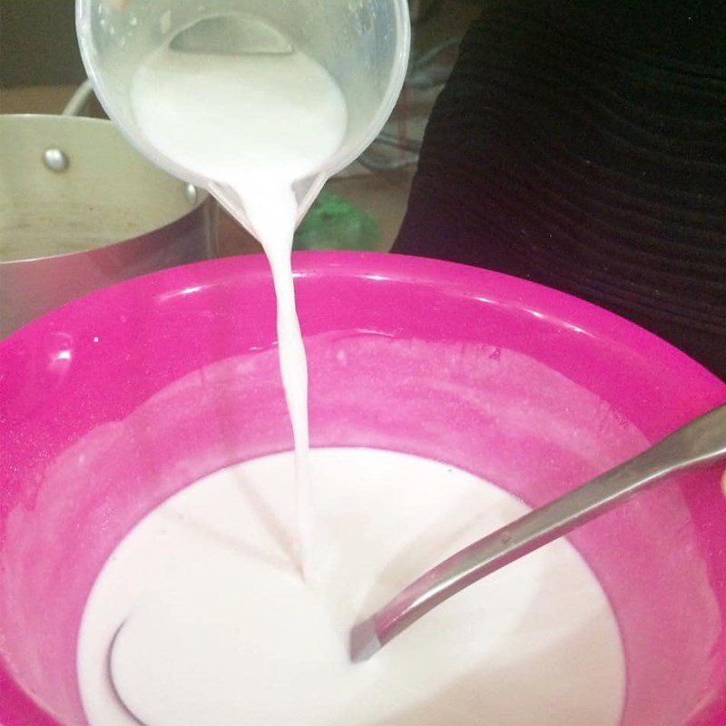 Step 3 Mixing the Sweet Rice Flour for Southern Vietnamese Cake