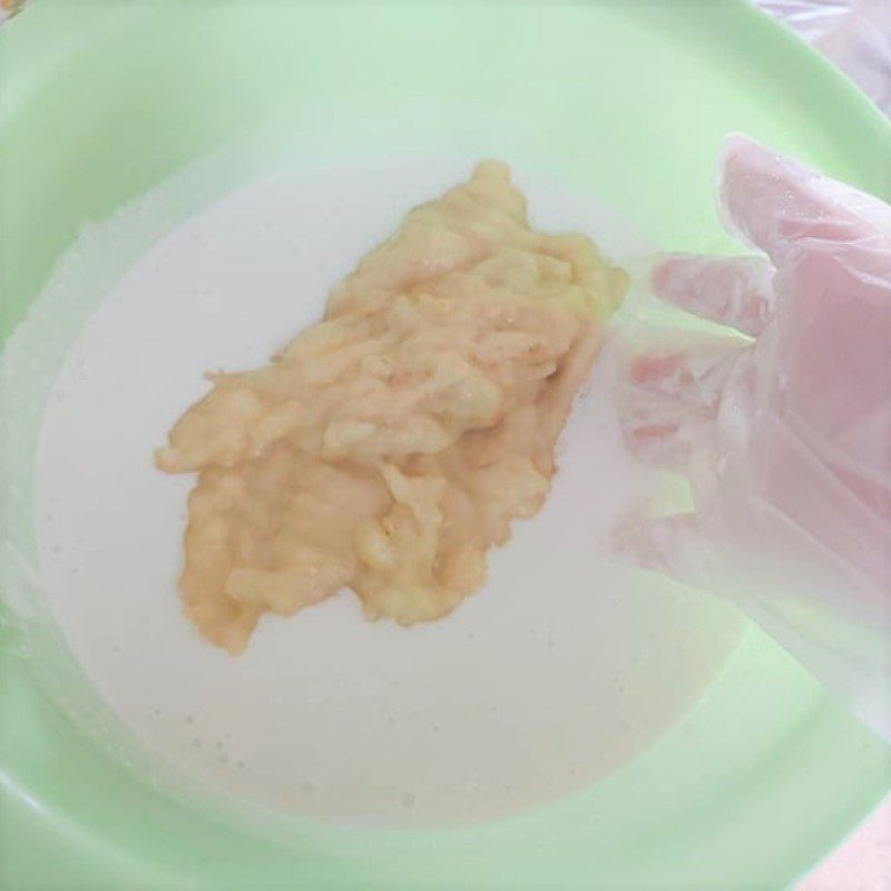 Step 2 Making the cake batter Steamed banana cake with rice flour and canned coconut milk