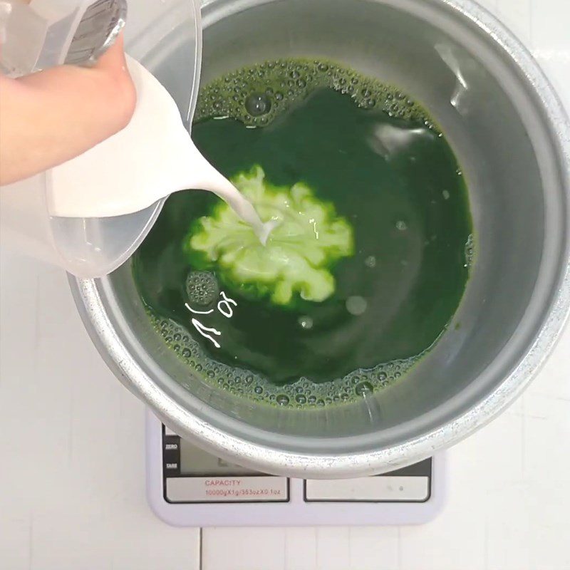 Step 2 Mixing Agar Powder Coconut Agar with Coconut Milk and Pandan Leaf Juice