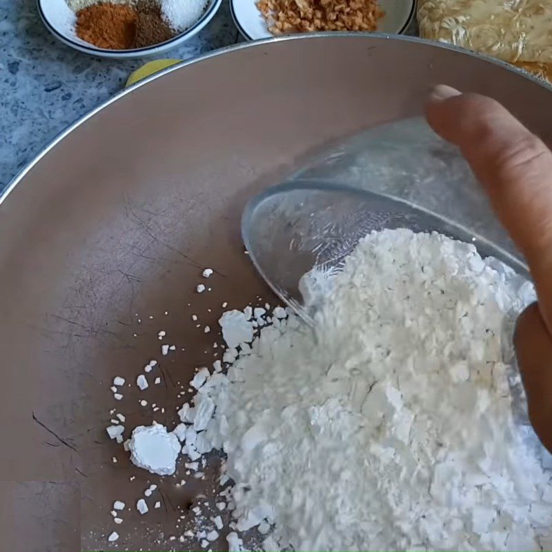 Step 1 Mix the vegetarian sausage flour from pork ribs and white tofu