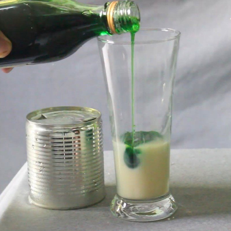 Step 1 Mixing pineapple ginseng milk with syrup