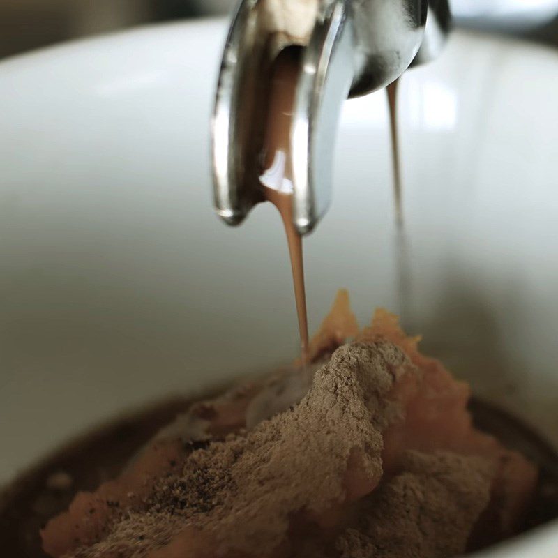 Step 3 Brew espresso for pumpkin spice latte