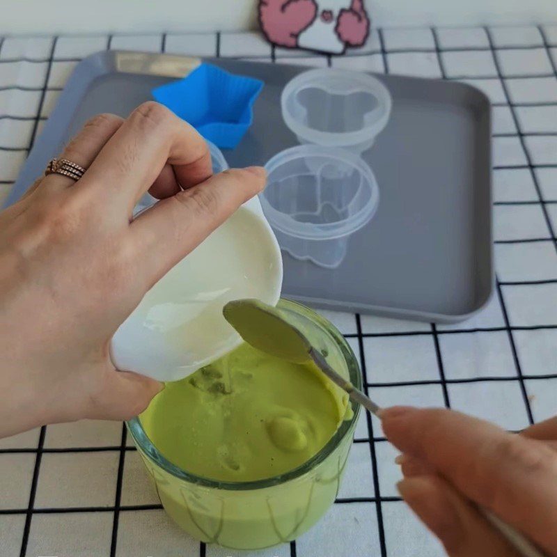 Step 4 Mix gelatin and set the pudding Avocado pudding for baby food