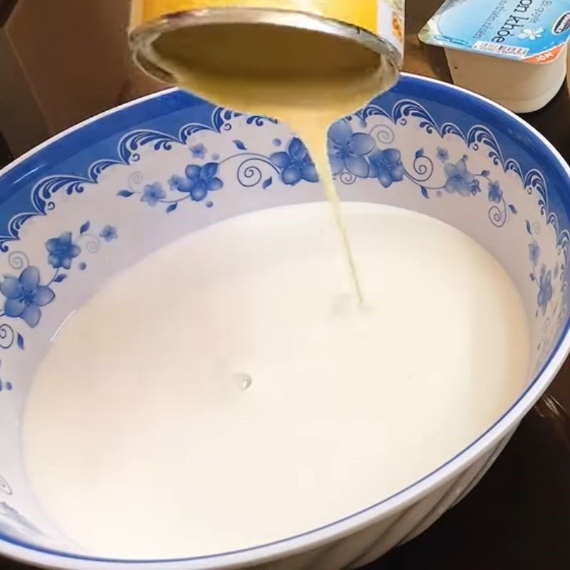 Step 1 Mix the milk for Yogurt using an oven