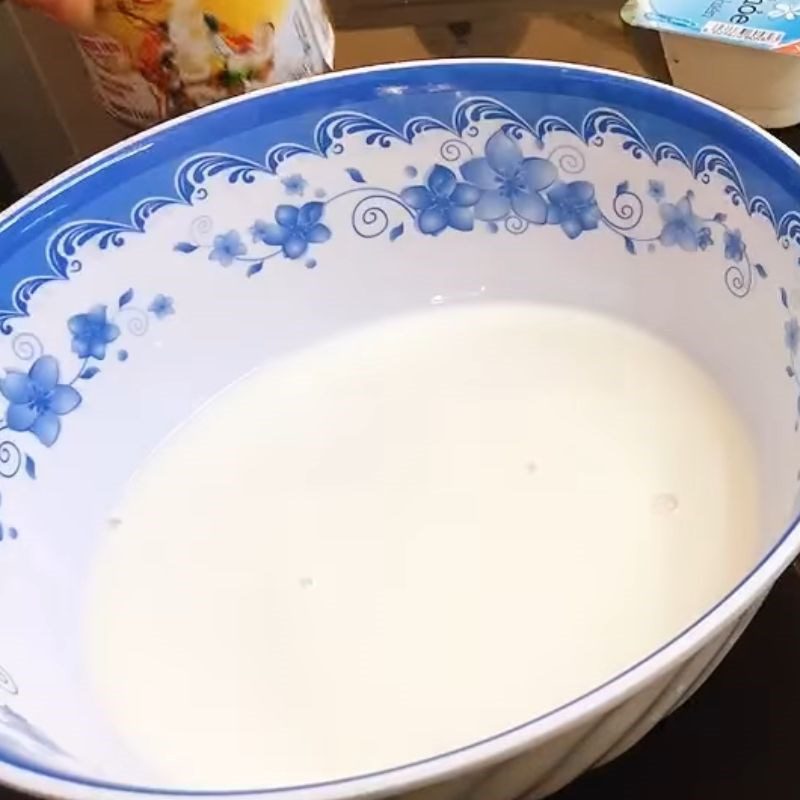 Step 1 Mix the milk for Yogurt using an oven