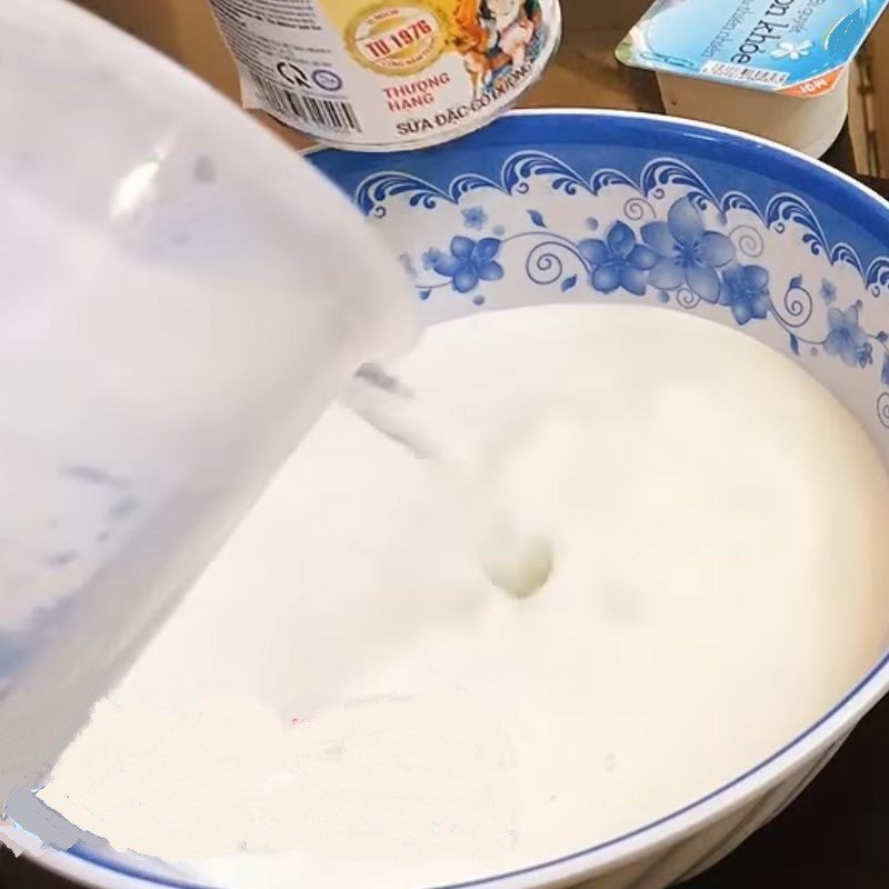 Step 1 Mix the milk for Yogurt using an oven