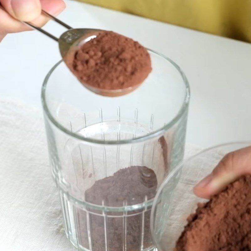 Step 1 Mix the cocoa mixture for Iced Milk Cocoa