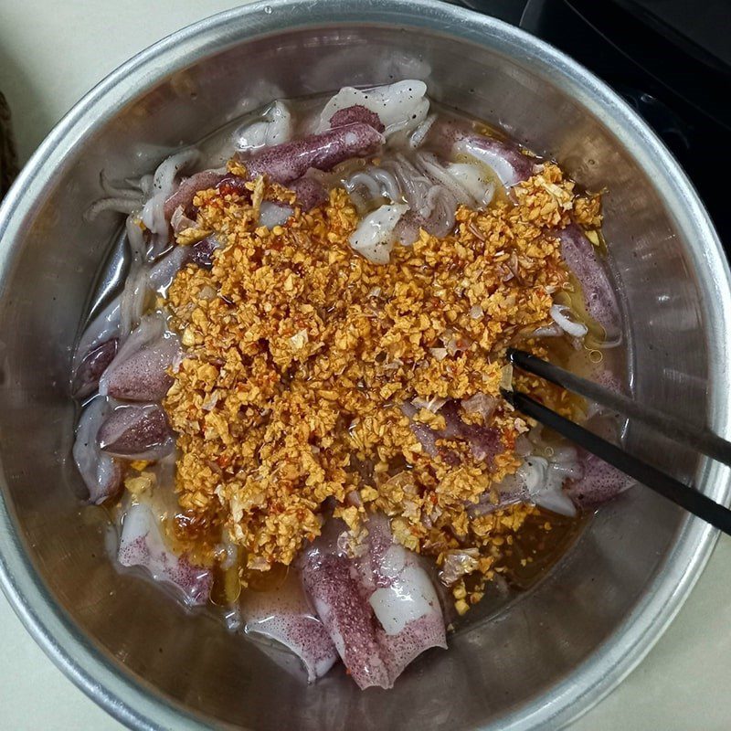 Step 3 Marinate squid for grilled squid with satay