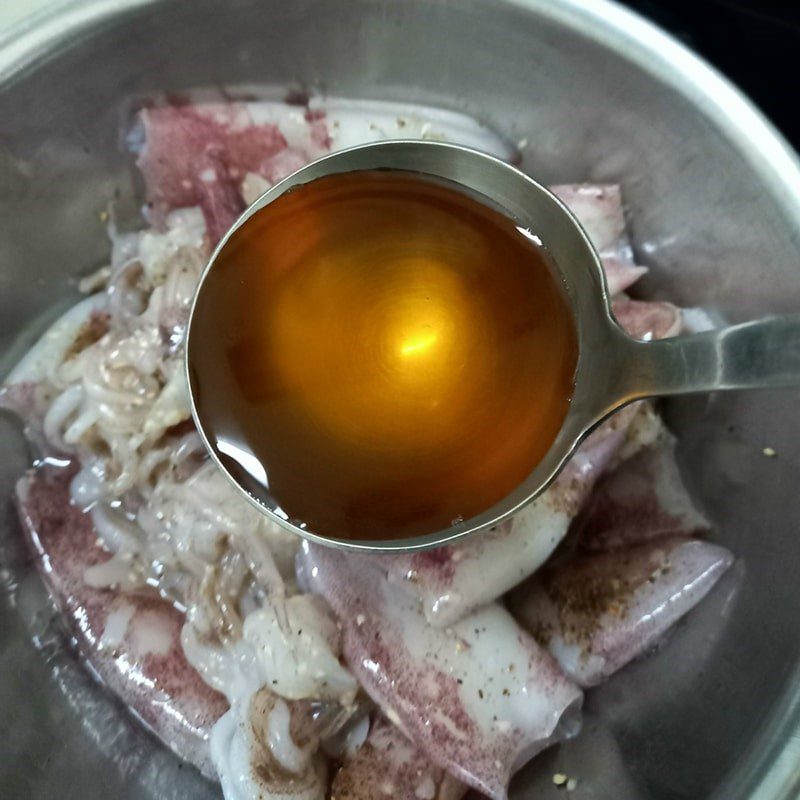 Step 3 Marinate squid for grilled squid with satay