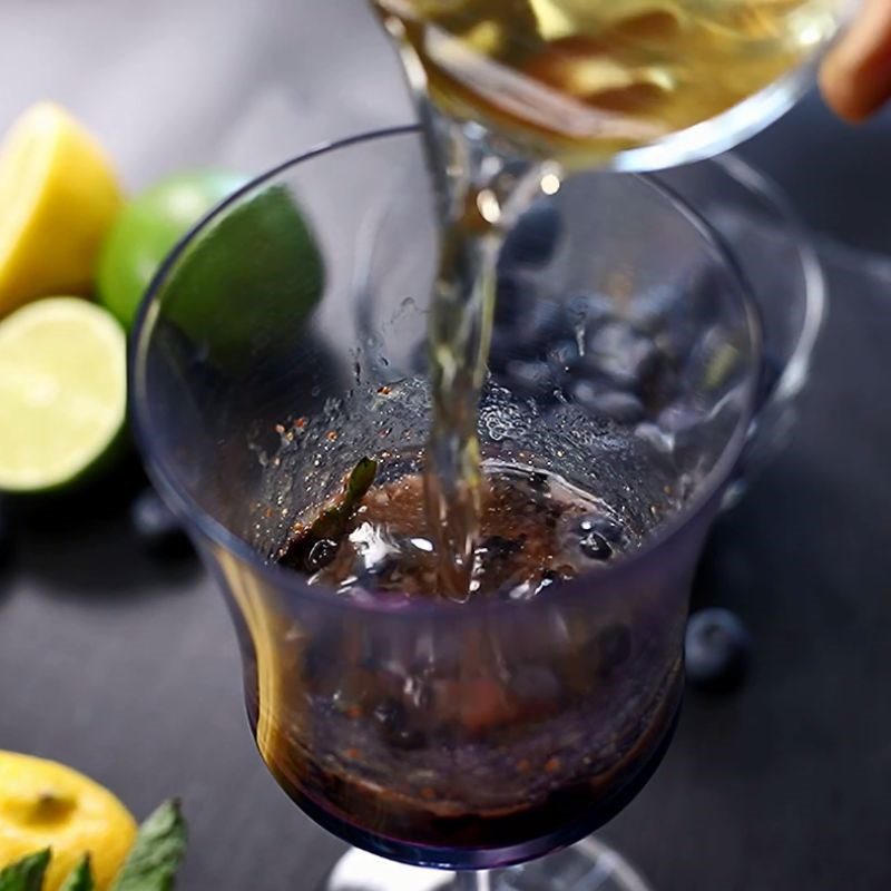 Step 2 Mix the mojito for non-alcoholic blueberry mojito