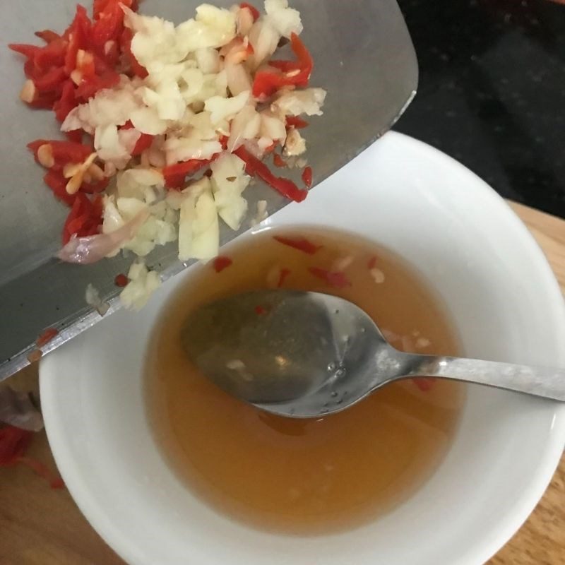 Step 5 Make the dipping sauce for brown rice rolls