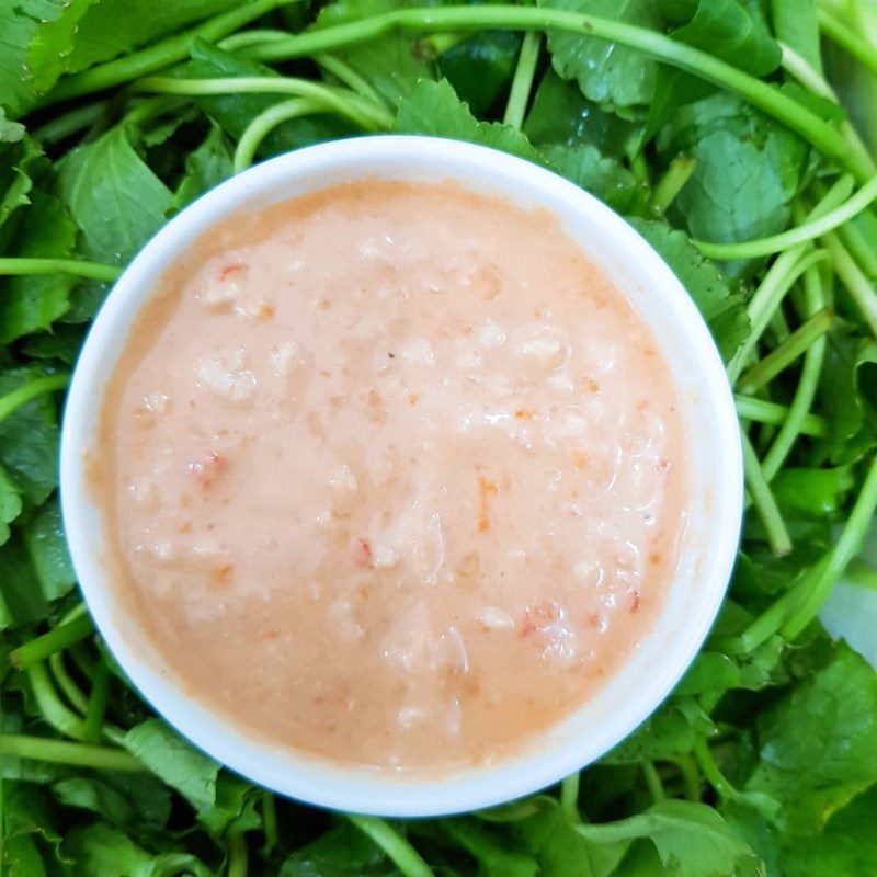 Step 4 Prepare the dipping sauce for the herbal beef tail hotpot using a pressure cooker