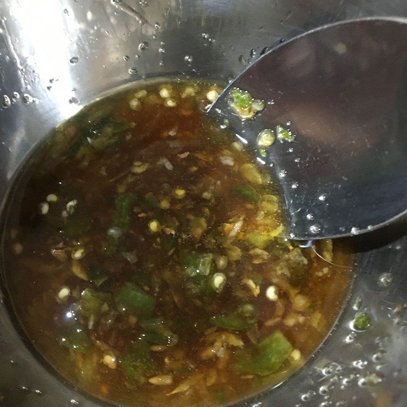 Step 3 Prepare sweet and spicy fish sauce Crispy fried mackerel