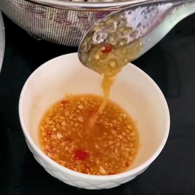 Step 6 Mixing fish sauce Chicken on the tray