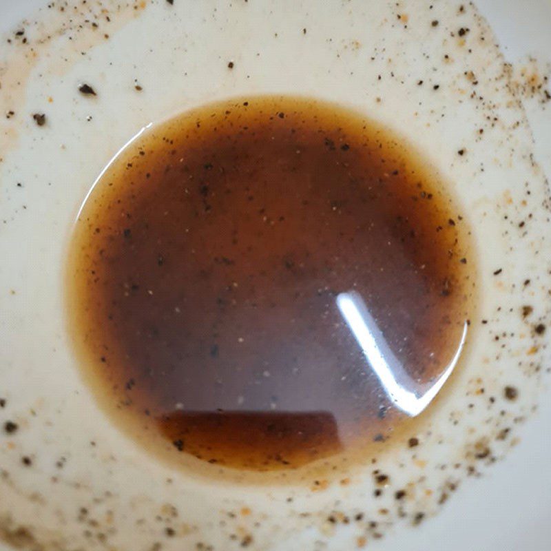 Step 3 Make the sauce Quail eggs stir-fried with butter and garlic