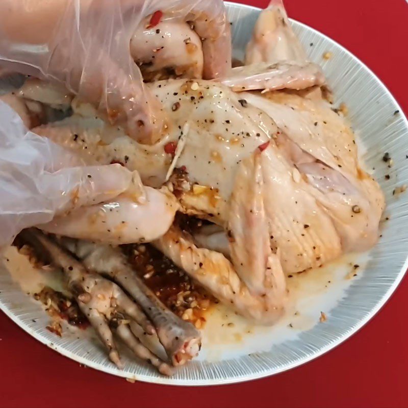 Step 2 Prepare the sauce and marinate the chicken for garlic steamed chicken