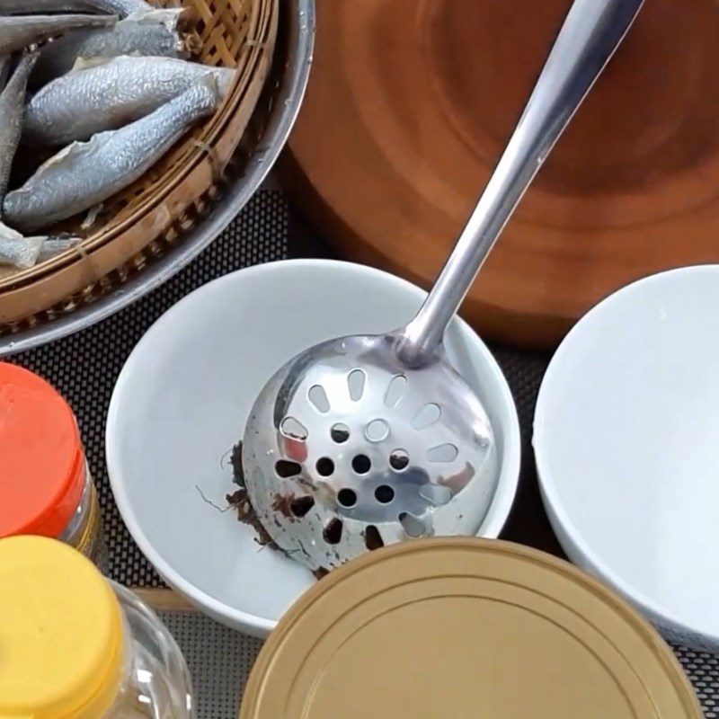 Step 1 Make tamarind sauce for Dried Fish with Tamarind Sauce