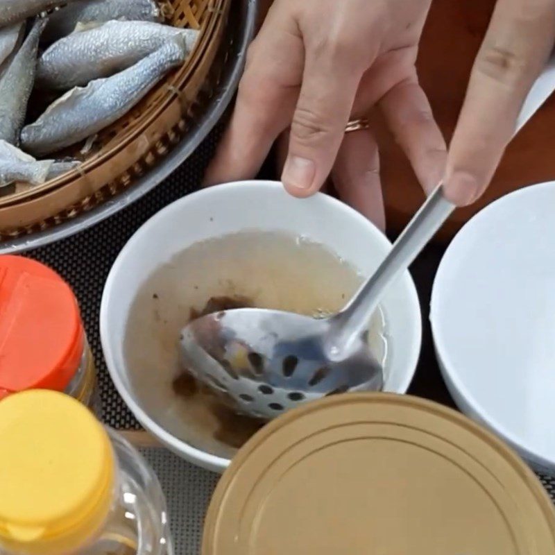 Step 1 Make tamarind sauce for Dried Fish with Tamarind Sauce