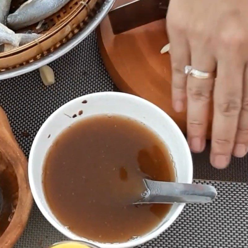 Step 1 Make tamarind sauce for Dried Fish with Tamarind Sauce