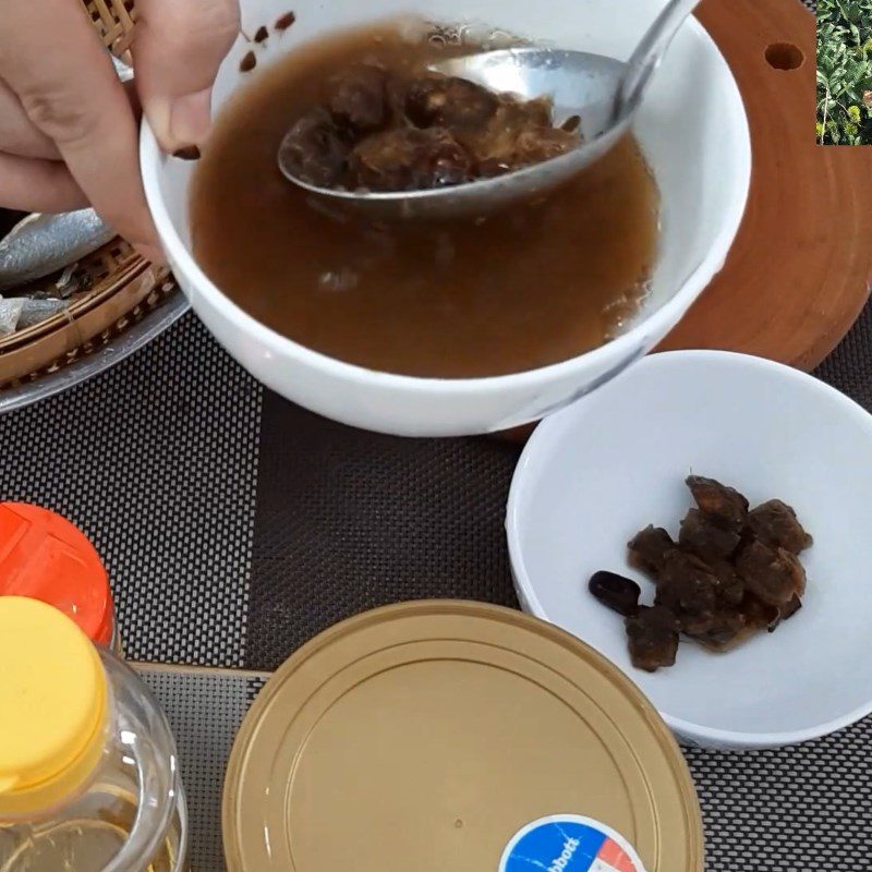 Step 1 Make tamarind sauce for Dried Fish with Tamarind Sauce