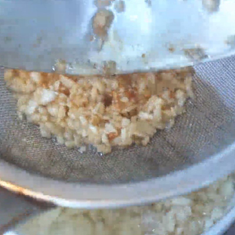 Step 2 Make garlic sauce Steamed shrimp with garlic and lotus leaves