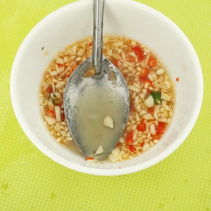 Step 4 Make the dressing Goi guava and pig ear