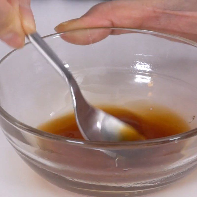 Step 4 Make the stir-fry sauce Stir-fried oysters with scallion oil