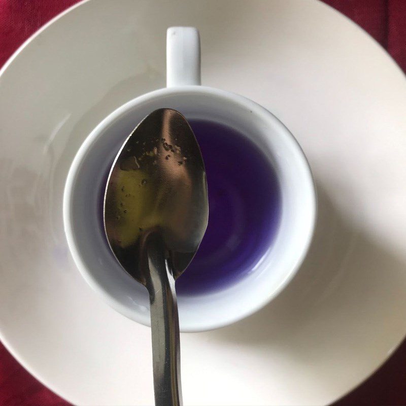 Step 2 Brew the Tea for Butterfly Pea Flower Lemon Tea
