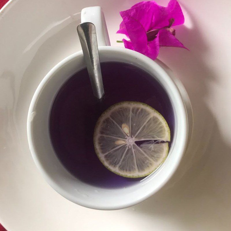 Step 2 Brew the Tea for Butterfly Pea Flower Lemon Tea