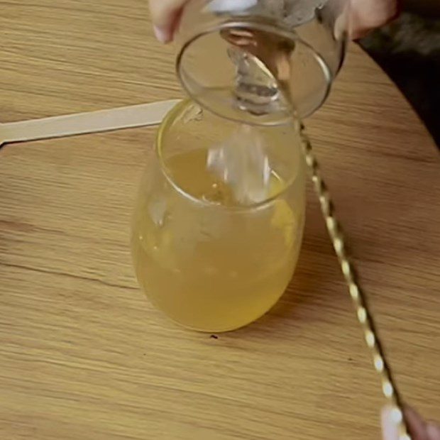 Step 2 Mix Chrysanthemum Tea with Honey Honey Chrysanthemum Tea