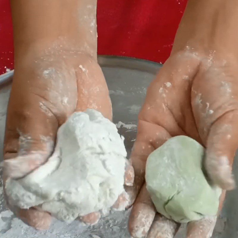 Step 2 Mixing and kneading the dough for Taro Balls