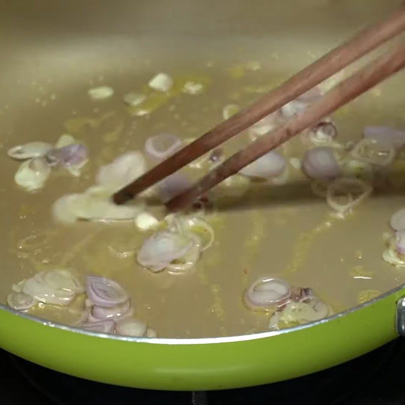 Step 7 Sauté shallots for chicken porridge