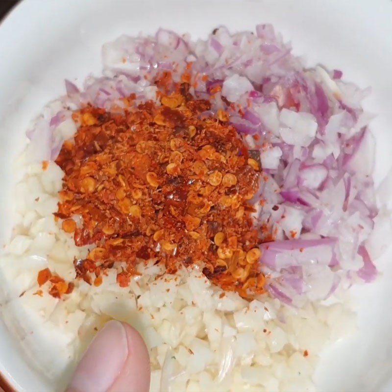 Step 2 Prepare the other ingredients Garlic butter fried oysters