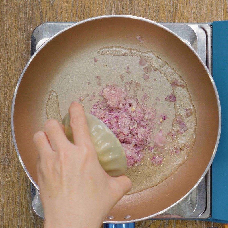 Step 1 Fry onion, garlic, and chili for Shrimp paste with fruit
