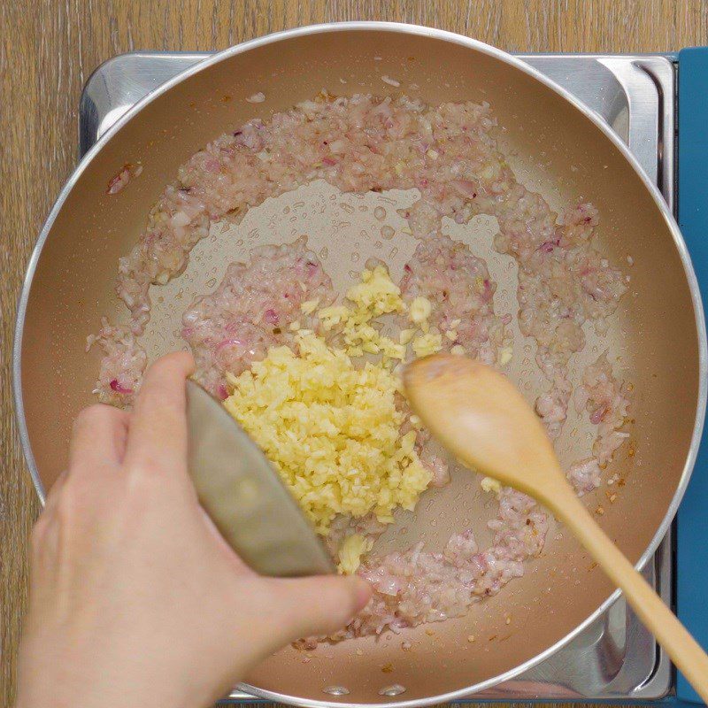 Step 1 Fry onion, garlic, and chili for Shrimp paste with fruit