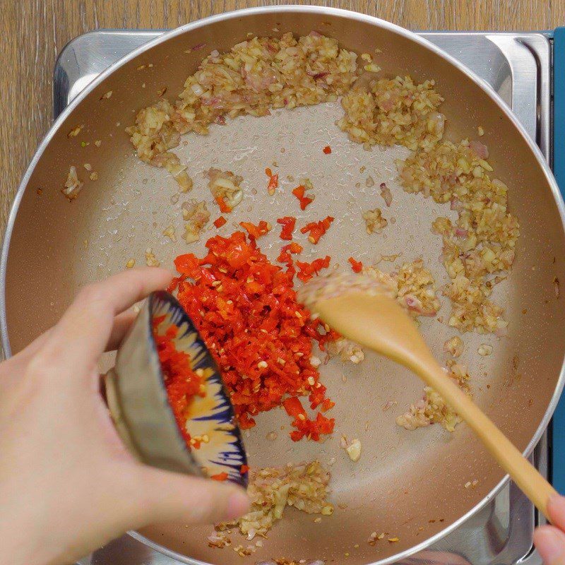 Step 1 Fry onion, garlic, and chili for Shrimp paste with fruit