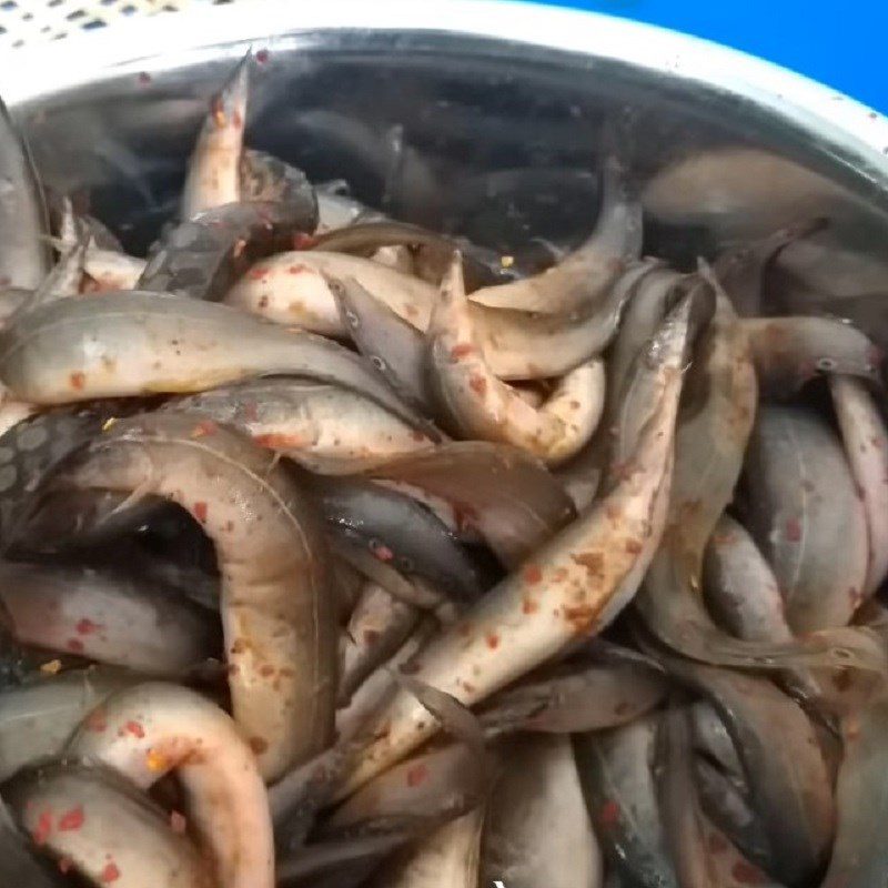 Step 3 Drying fish Dried loach