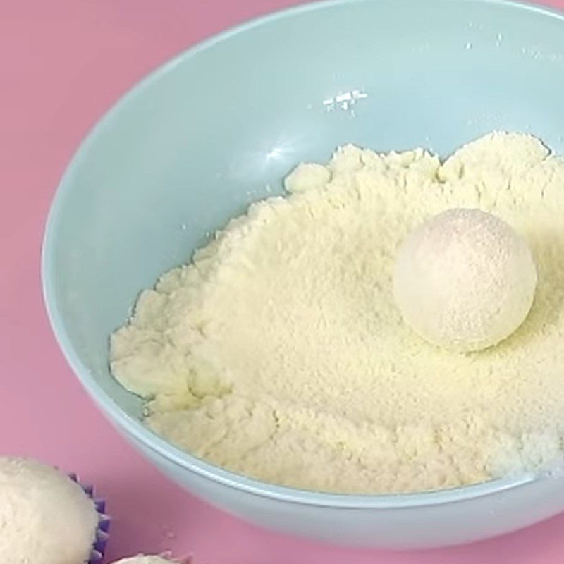 Step 3 Coating the cake Cake from powdered milk and cream