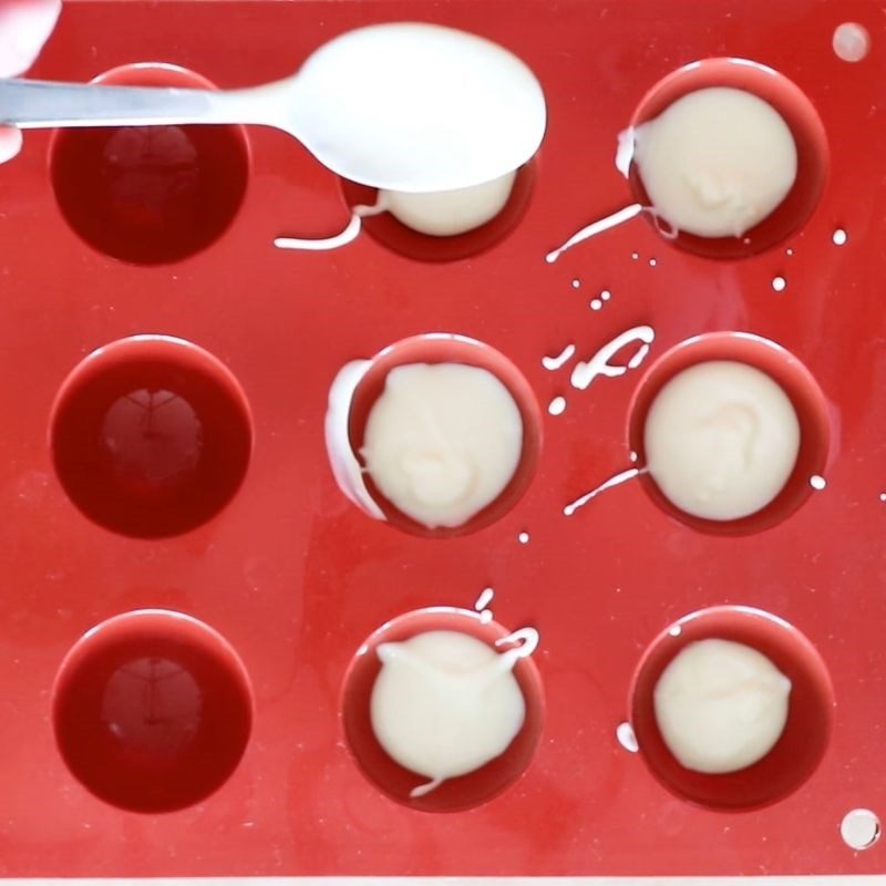 Step 2 Coat the mold with white chocolate Ice cream balls